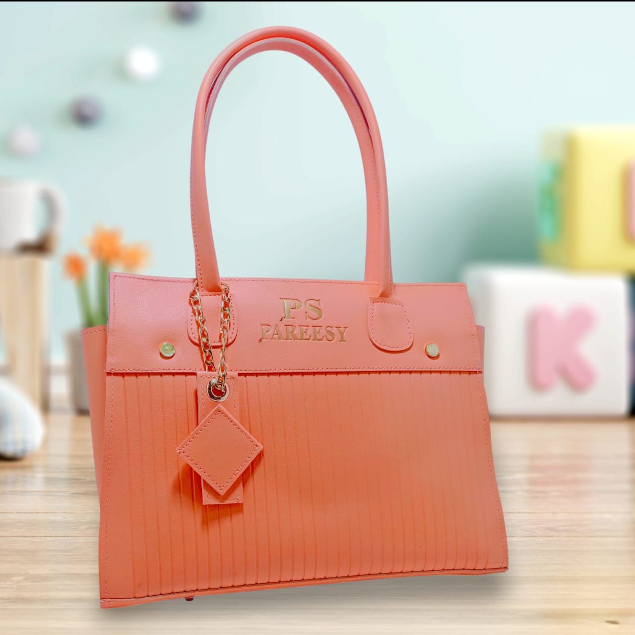 Ladies Shoulder Bag – Stylish & Spacious for University!