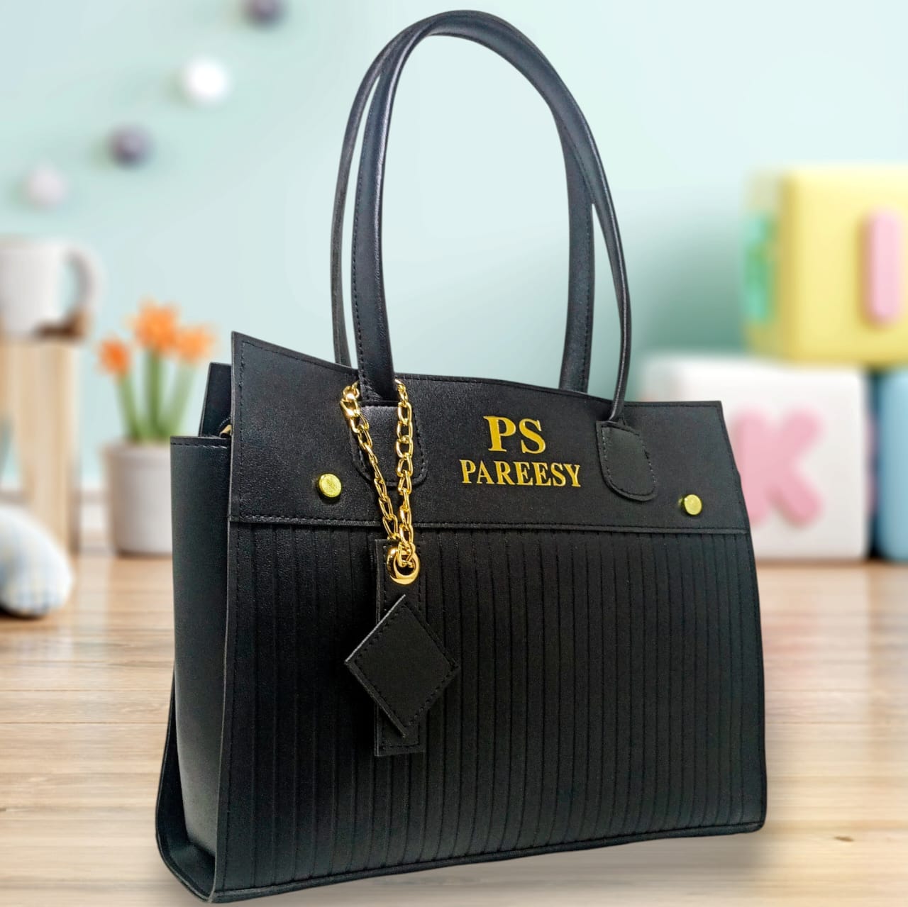 Ladies Shoulder Bag – Stylish & Spacious for University!